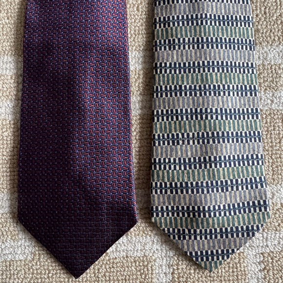 Geoffrey Beene Pure Silk Tie Set of 2 Classic Burgundy Blue Geometric Striped - Picture 8 of 8